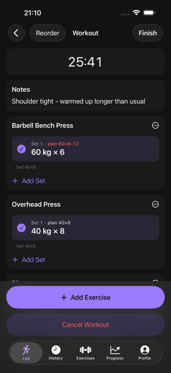 Sharkout on iPhone: logging a workout — sets with plan targets and a timer.